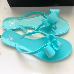 Dizzy bow flip flops (NEVER WORN)